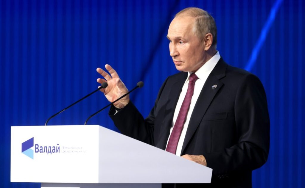 Vladimir_Putin_2022-10-27_01-1044x644